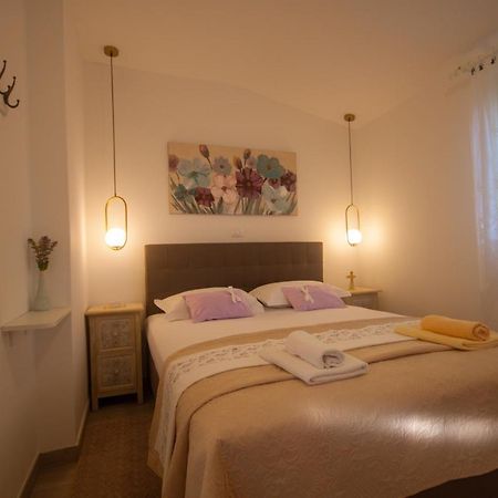 Apartments Cvelic Milovcic มาลินสกา ภายนอก รูปภาพ